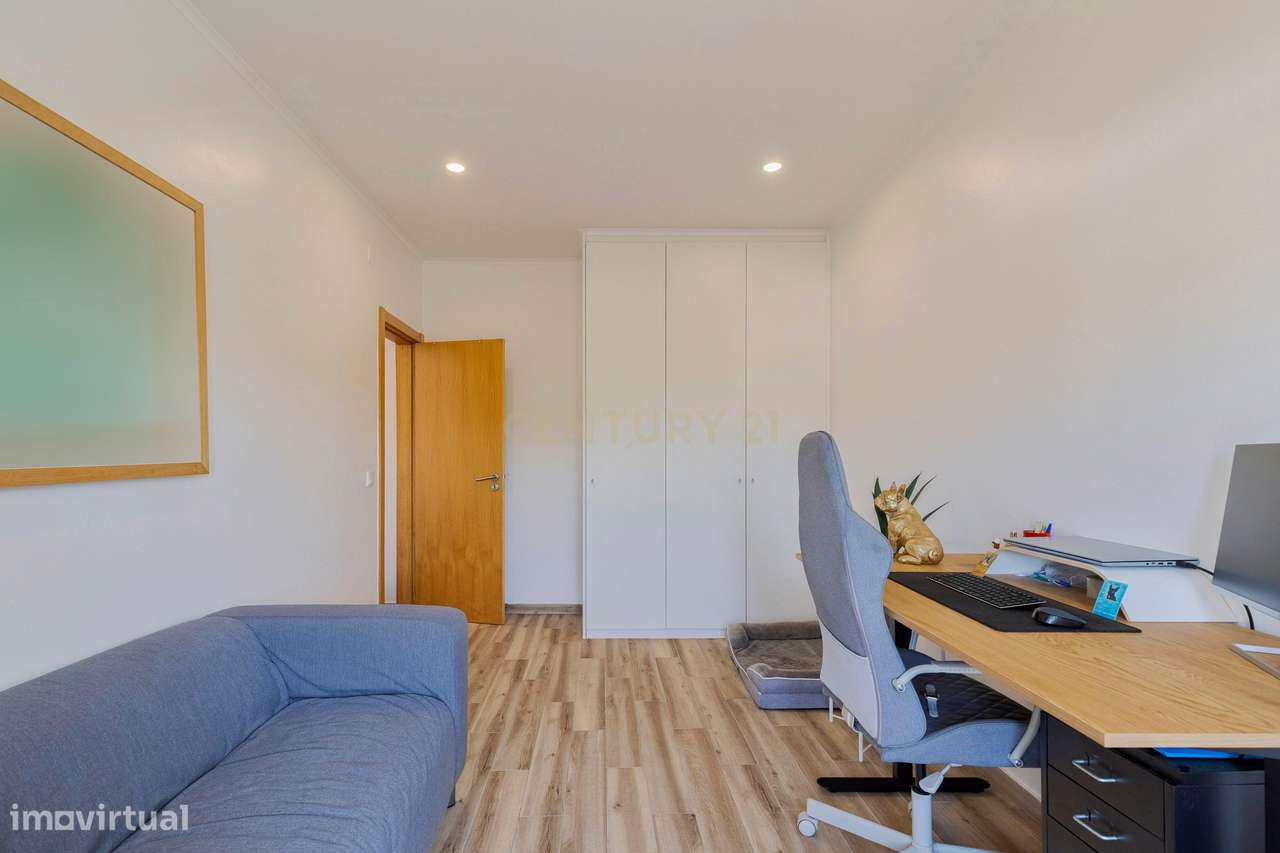 Apartamento T3 com varanda  no Feijó-15