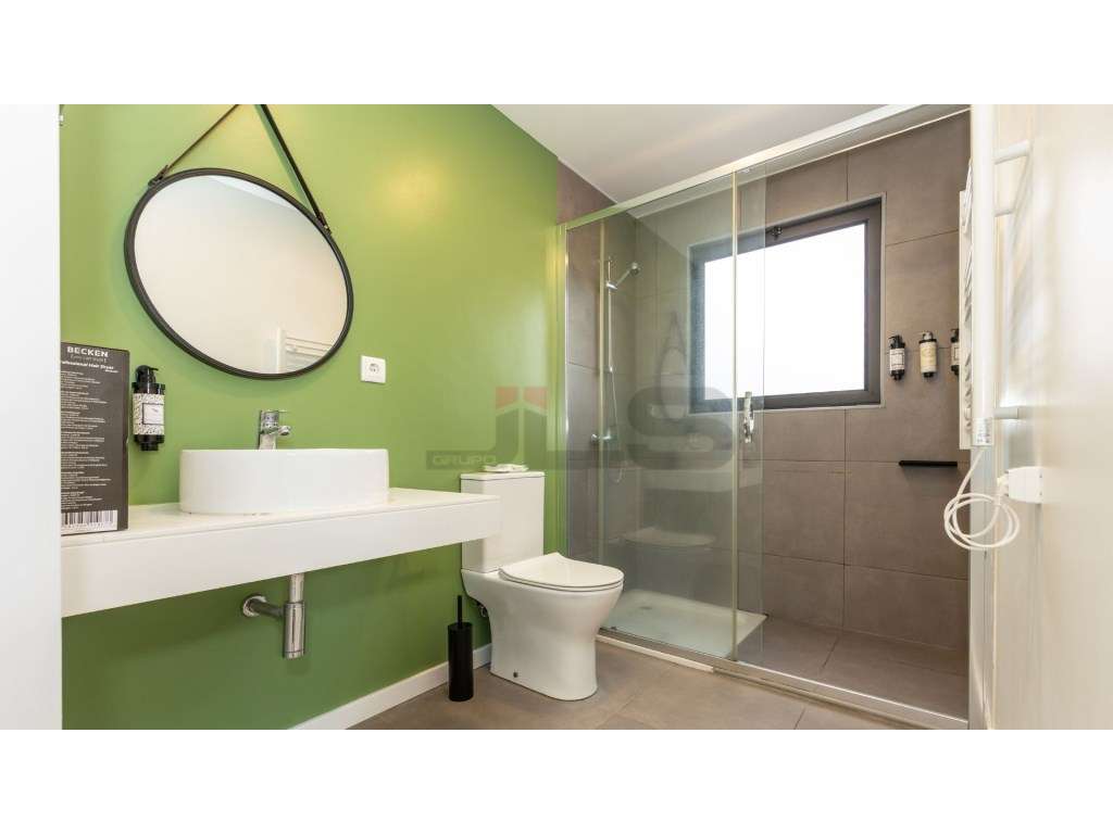 Moradia V4 com Apartamento T1 Anexo, Totalmente Remodelada - Centro...-37