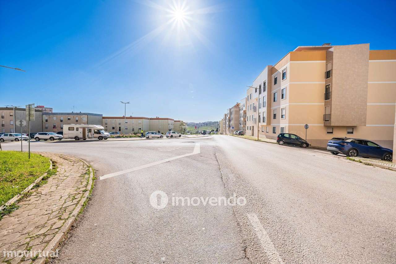 Apartamento T2, com estacionamento e arrecadação, em Vialonga-48