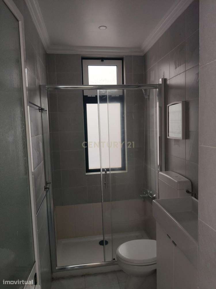 Apartamento com 4 divisões para venda em Lisboa-23