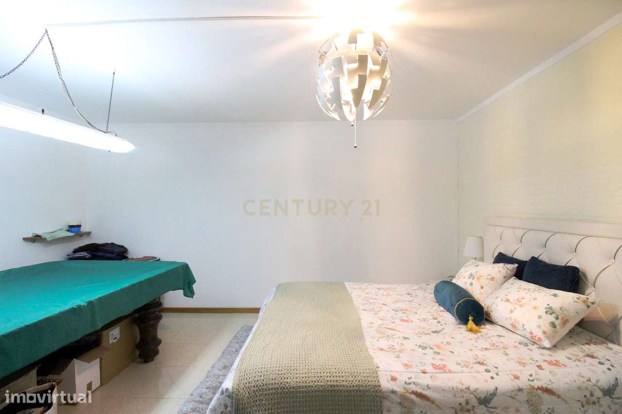 Moradia V3+2 de Luxo com Garagem, Sótão Aproveitado e Domótica Alexa n-29