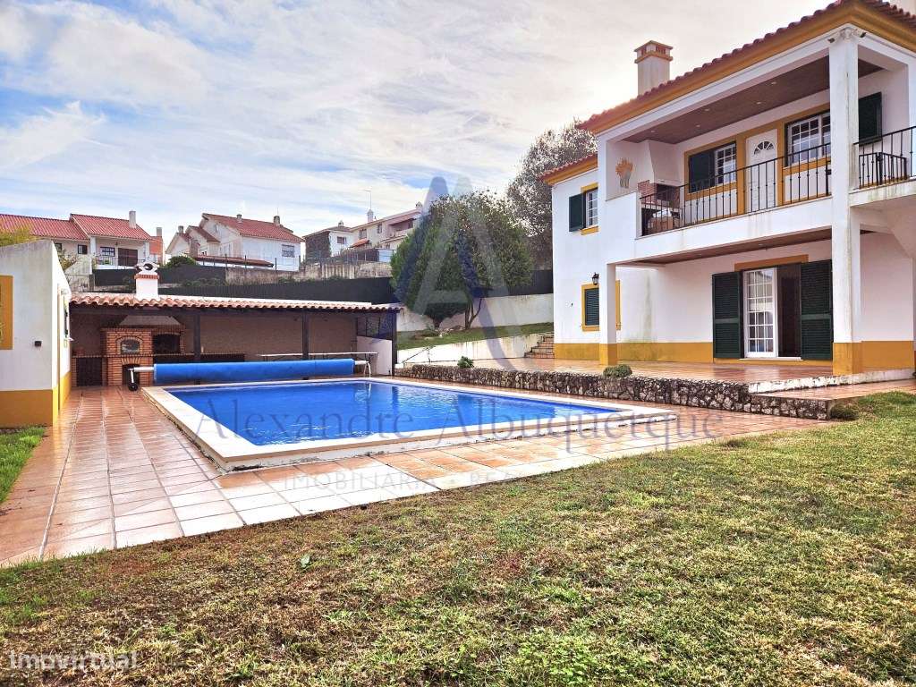 Moradia Isolada T4 de Prestígio com Piscina e Jardim - Grande imagem: 5/39