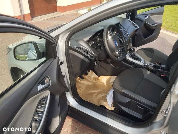 Ford Focus 1.6 Edition - 11
