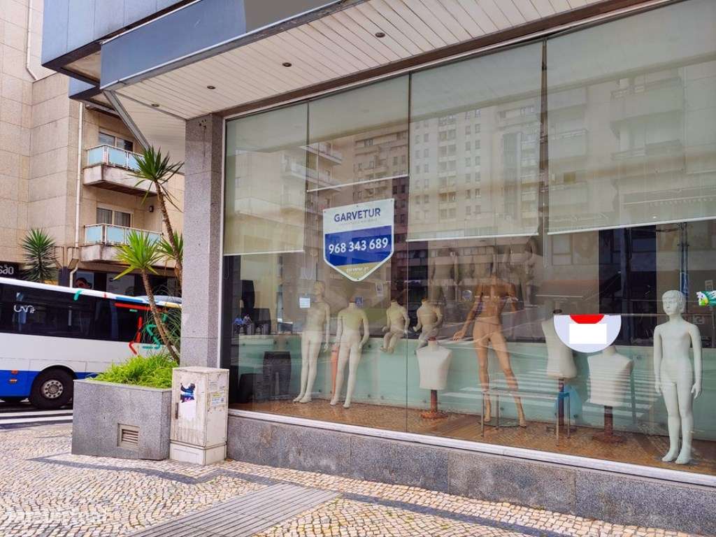 Galerias no centro da cidade de S. João da Madeira para arrendamento - Grande imagem: 2/5