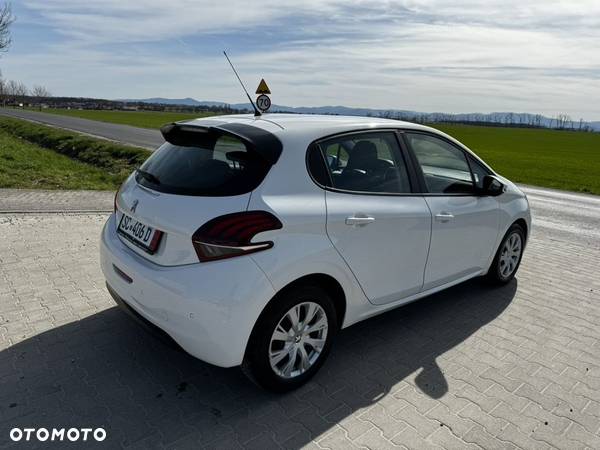 Peugeot 208 1.6 BlueHDi Allure S&S - 12