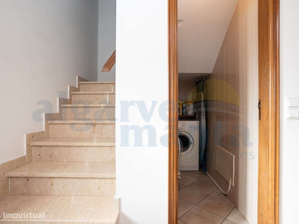 Moradia geminada T3 com Piscina Privada e Garagem - Praia da Lota-16