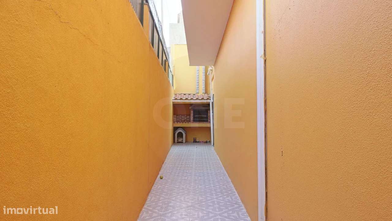Moradia T3+1 em Caneças-39
