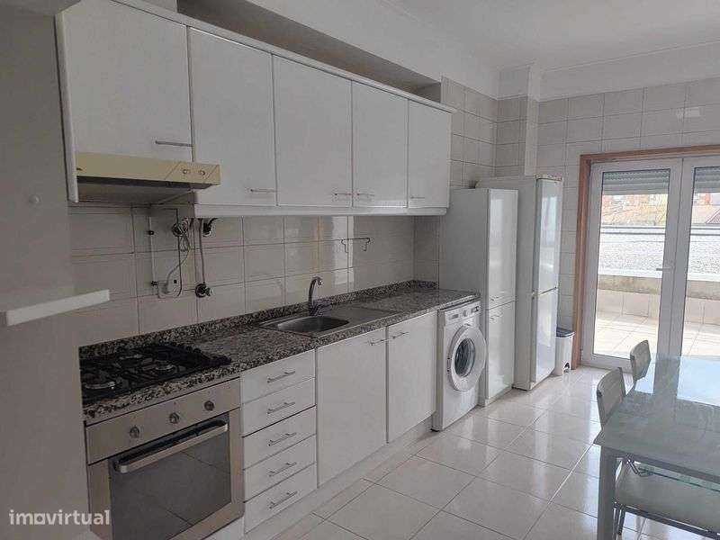 T2 - Grande Terraço, Excelente Luz Natural e Garagem Box – 93 m2 - Grande imagem: 4/12