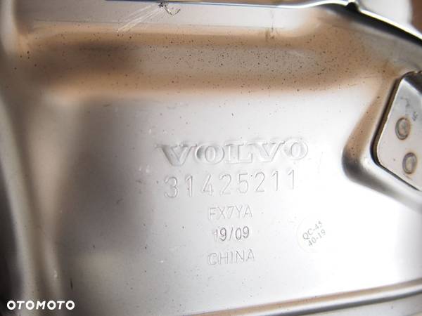 Volvo XC60 II R-Design 18r Koncowka wydechu lewa - 3