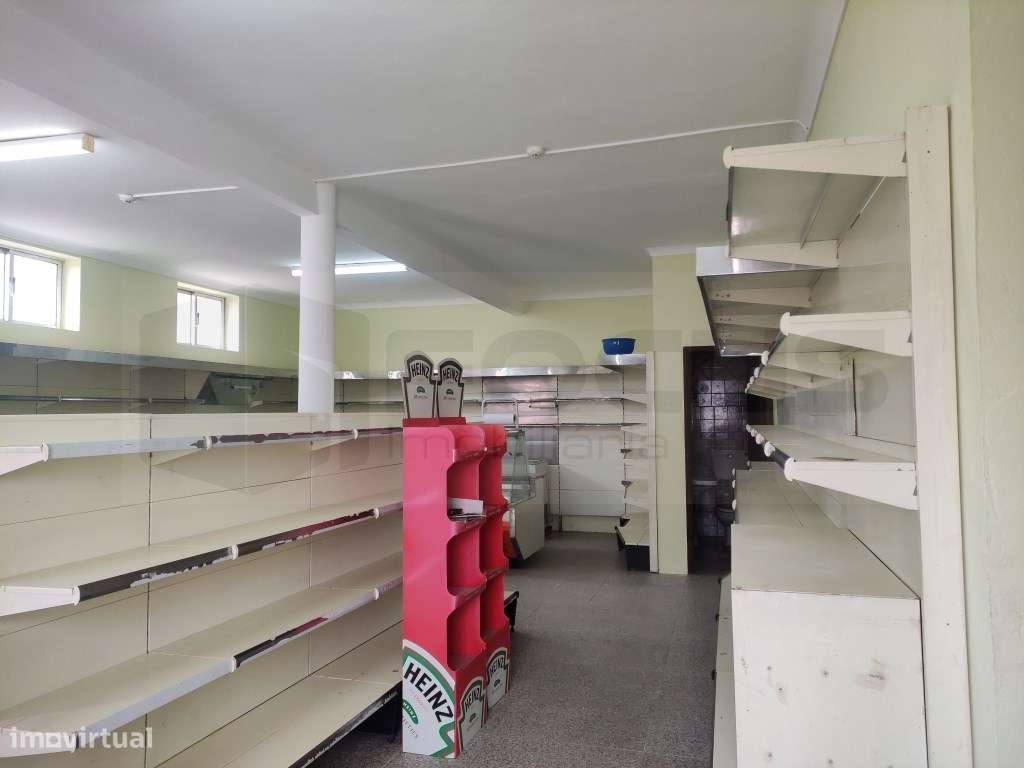 Loja para Arrendamento no centro da vila de Requeixo - Grande imagem: 3/9