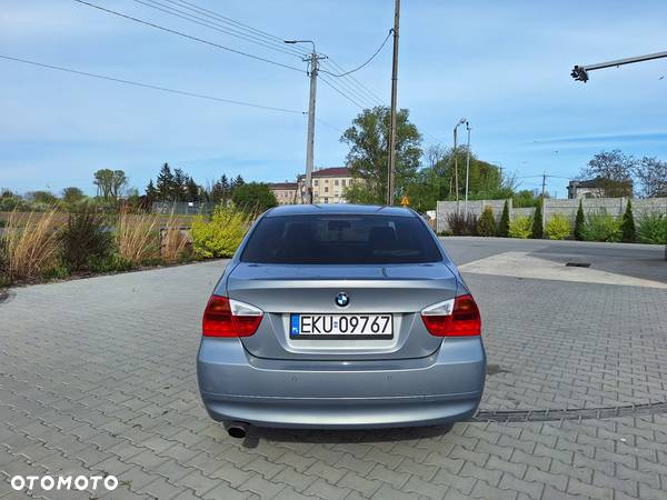 BMW Seria 3 320i - 4