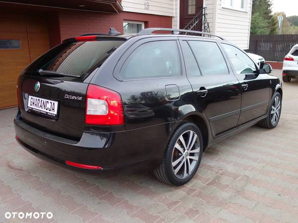 Skoda Octavia Combi 2.0 TDI DPF DSG Elegance - 9