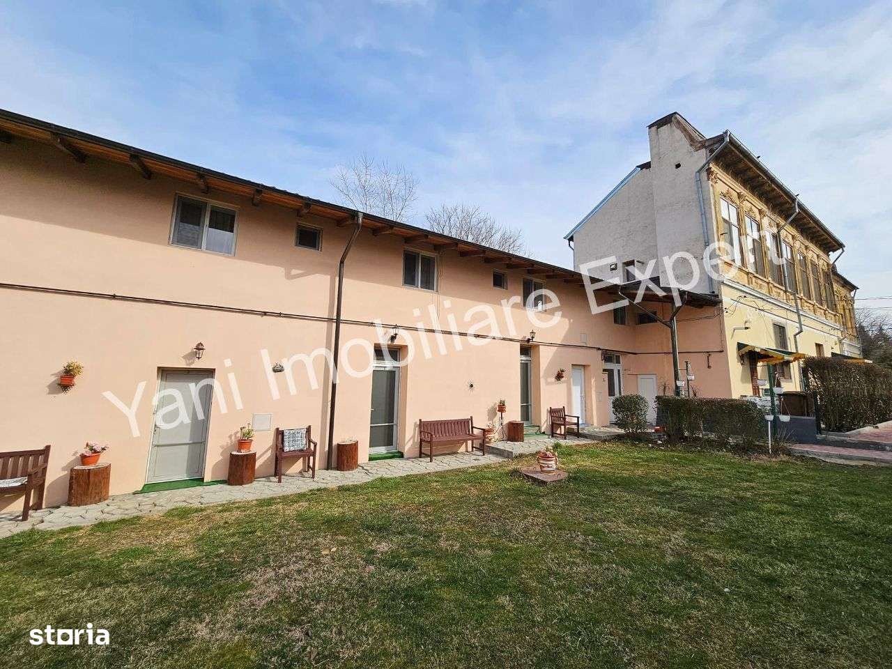 Pensiune de vânzare în Curtea de Argeș, piața centrală. - Imagine principală: 3/20