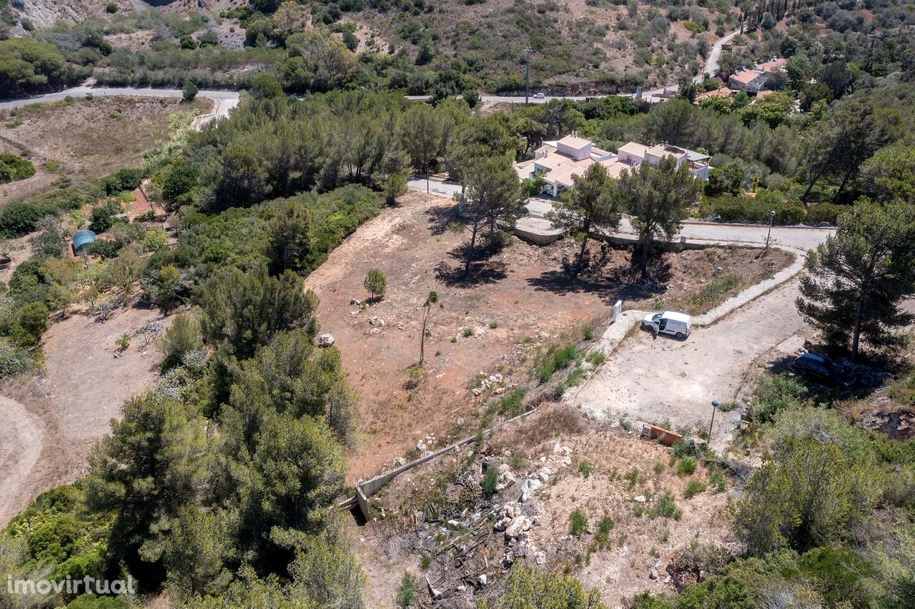 TERRENO URBANO ENTRE A SALEMA E CAMPO DE GOLFE PARA VENDA, BUDENS