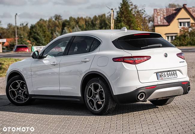 Alfa Romeo Stelvio 2.2 JTDM - 9