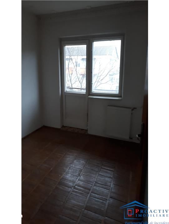 Burdujeni: Apartament 4 camere, Etaj Intermediar (4C-728)