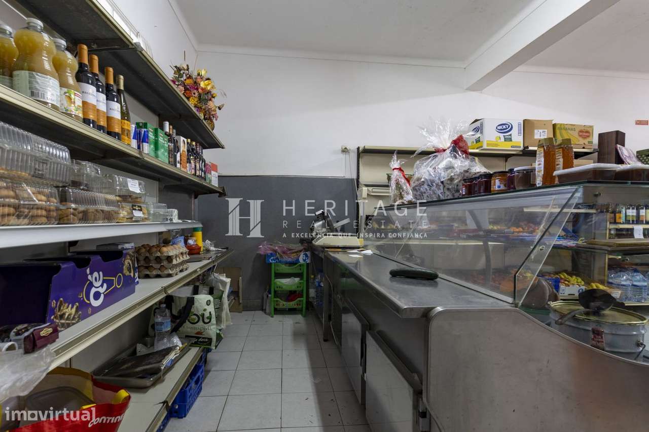 Oportunidade no Barreiro trespasse mercearia em funcionamento por 11.0-12
