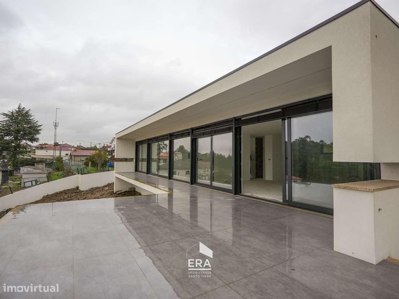 Moradia V3 com piscina em Roriz, Santo Tirso-12