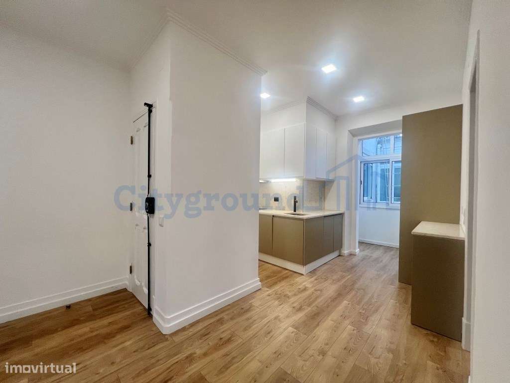 T2 totalmente renovado com excelente luminosidade e vista lateral p...-7