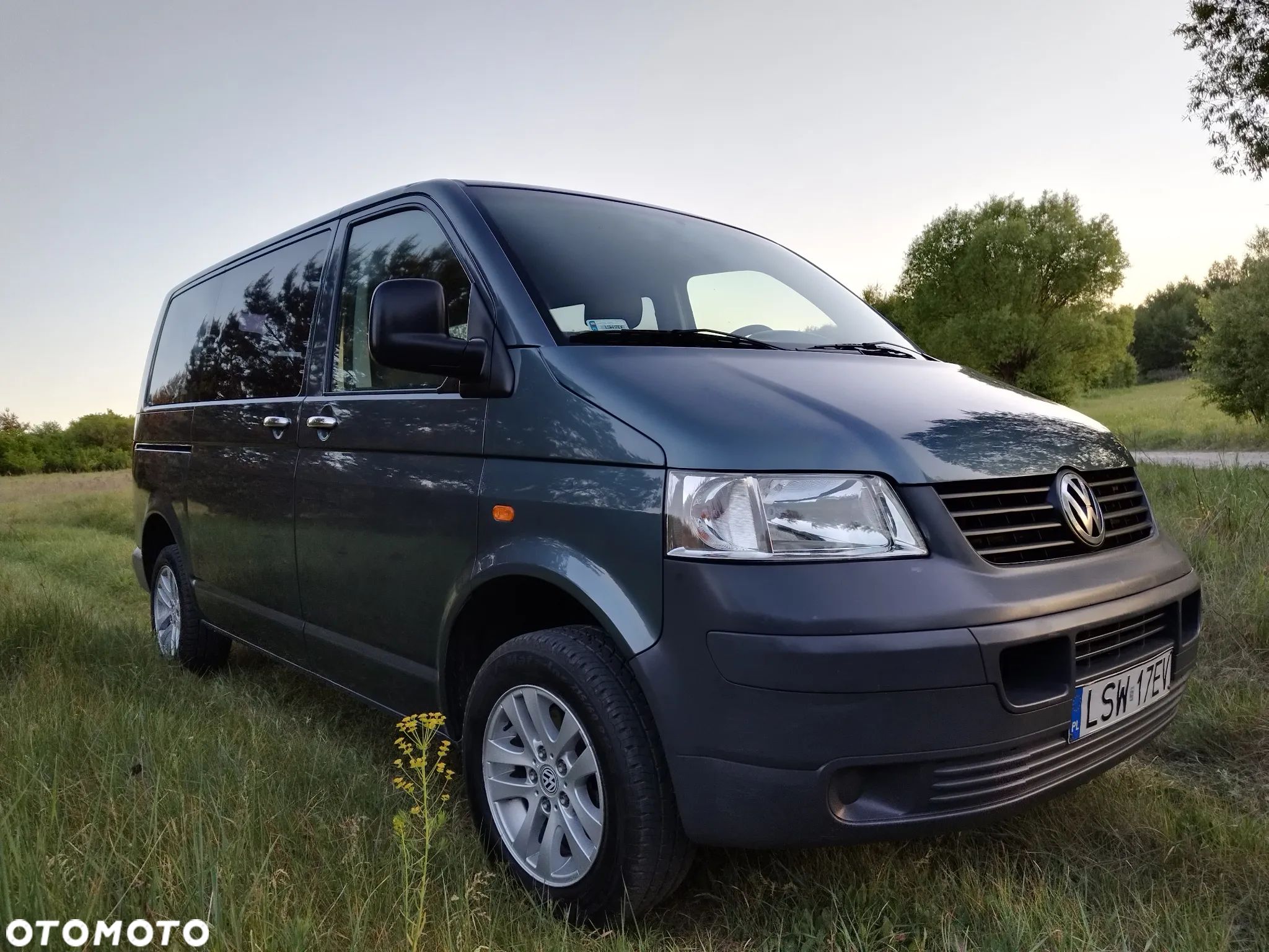 Volkswagen Transporter - 1