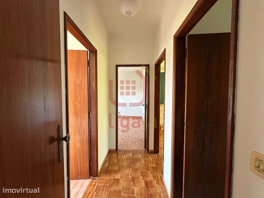 Moradia T2 com Terreno e Anexos - Ourém!-9