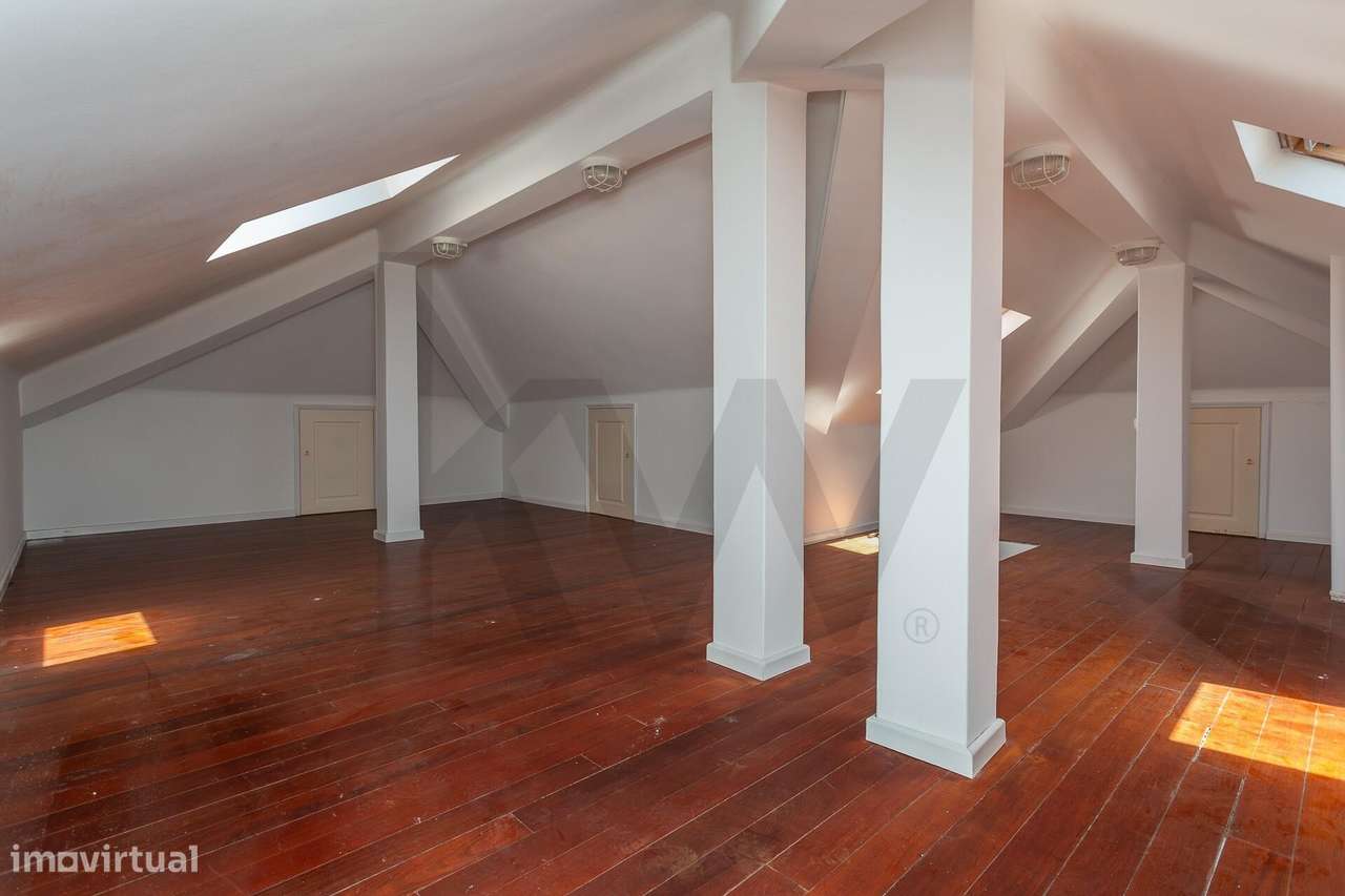 Moradia Isolada | 5 Quartos, Jardim, Garagem para 4 Carros-24