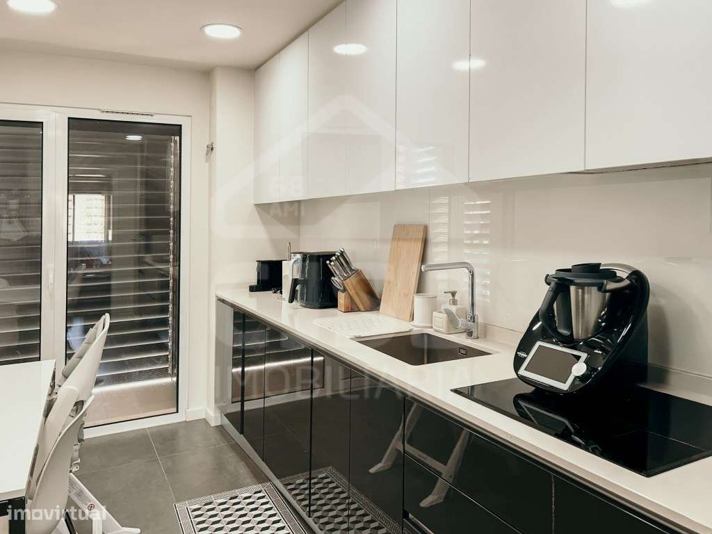 Apartamento T2 Torre da Marinha-8