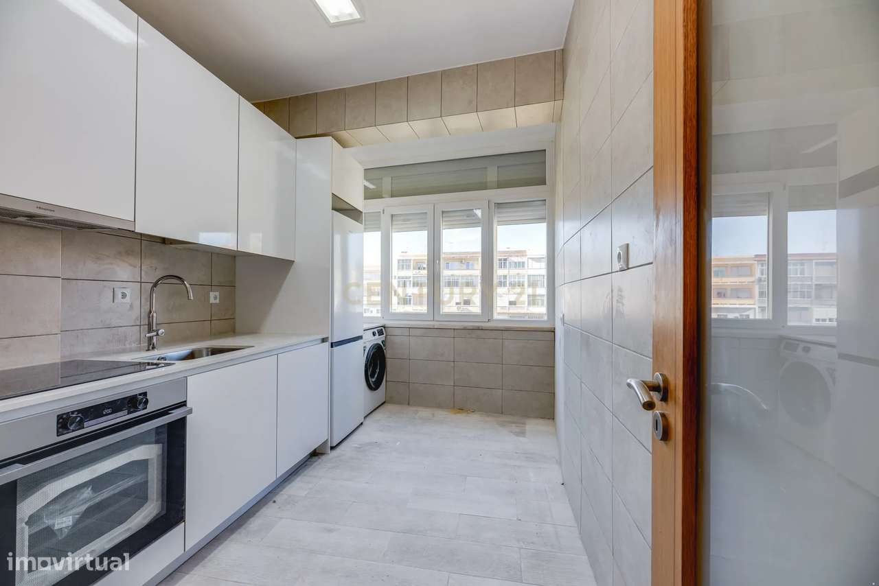 Apartamento T2 Renovado  na venda Nova -  Amadora-1