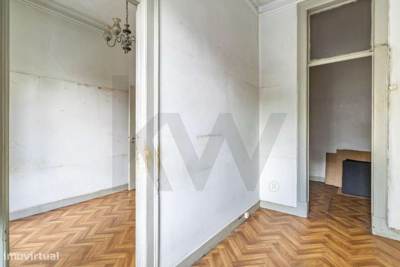 Oportunidade | T2 com logradouro para obras | 64 m2 | Graça | Rua do S - Grande imagem: 4/25