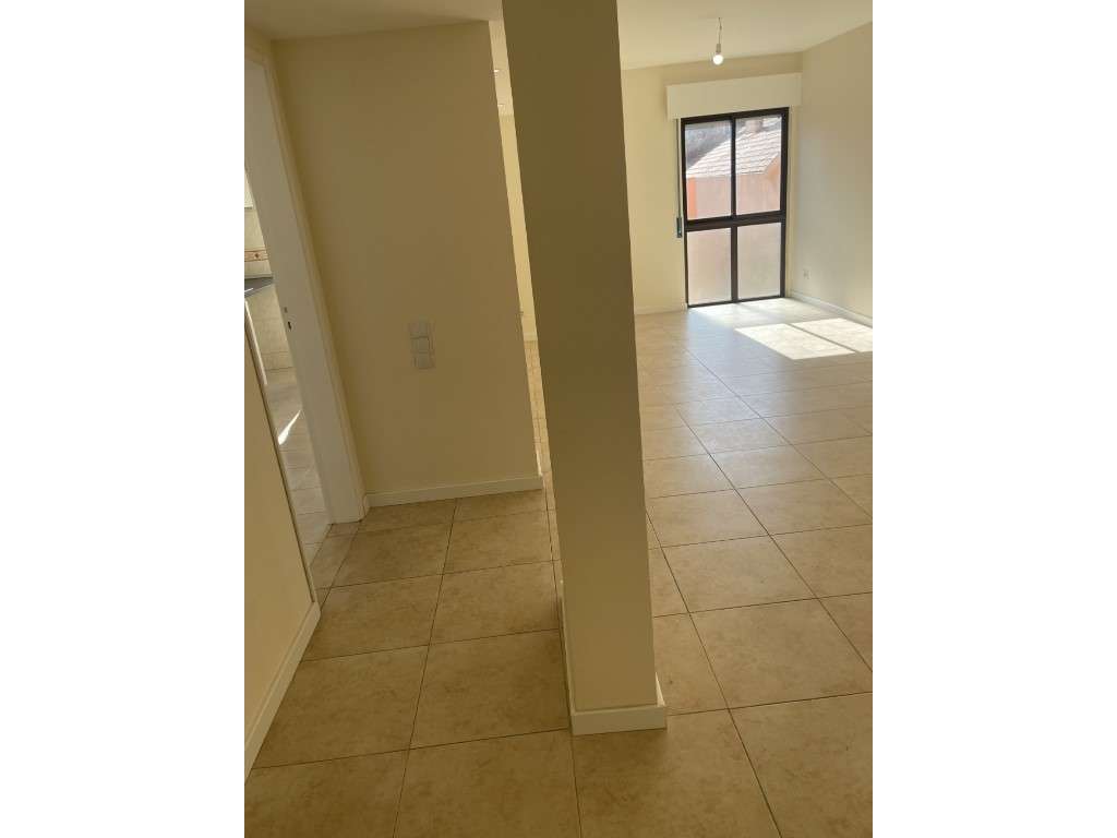 Apartamento T2 Renovado na Tapada de Mercês - Excelente Oportunidade-7