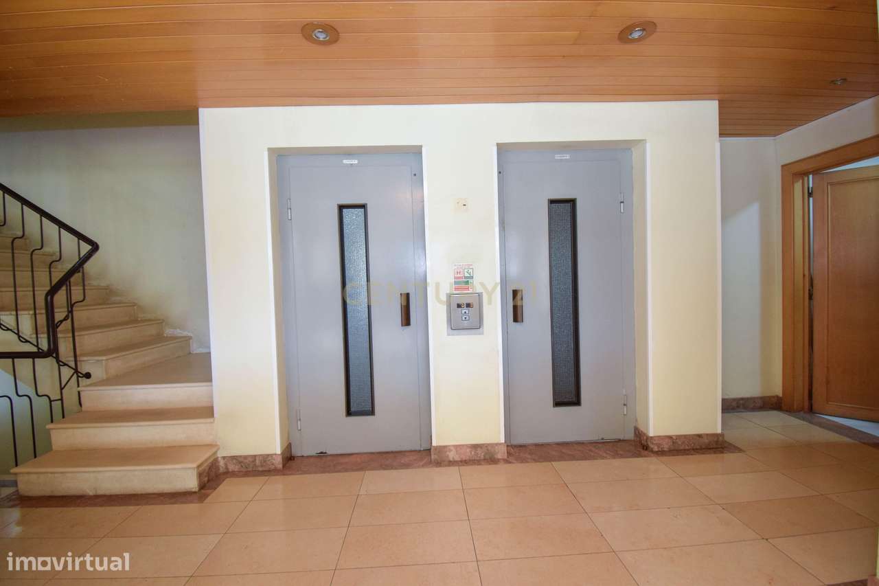 T2 com varanda, garagem e arrecadação – Cascais | Rua João Infante-29