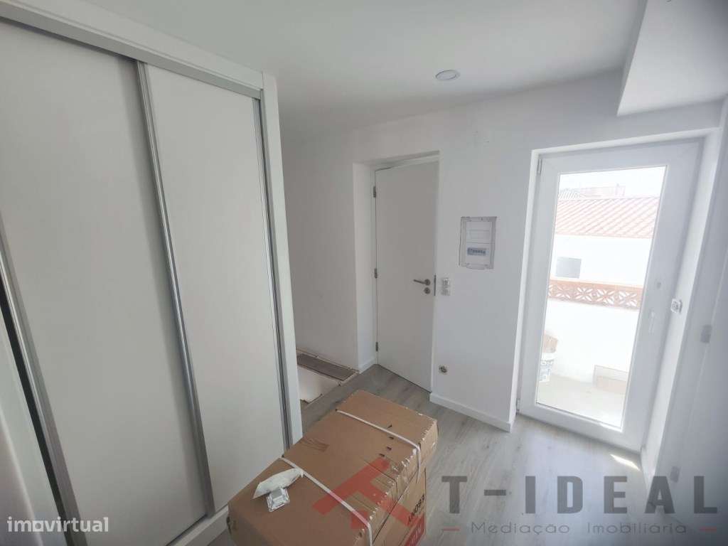 Moradia T3 Renovada com Espaço Exterior-6