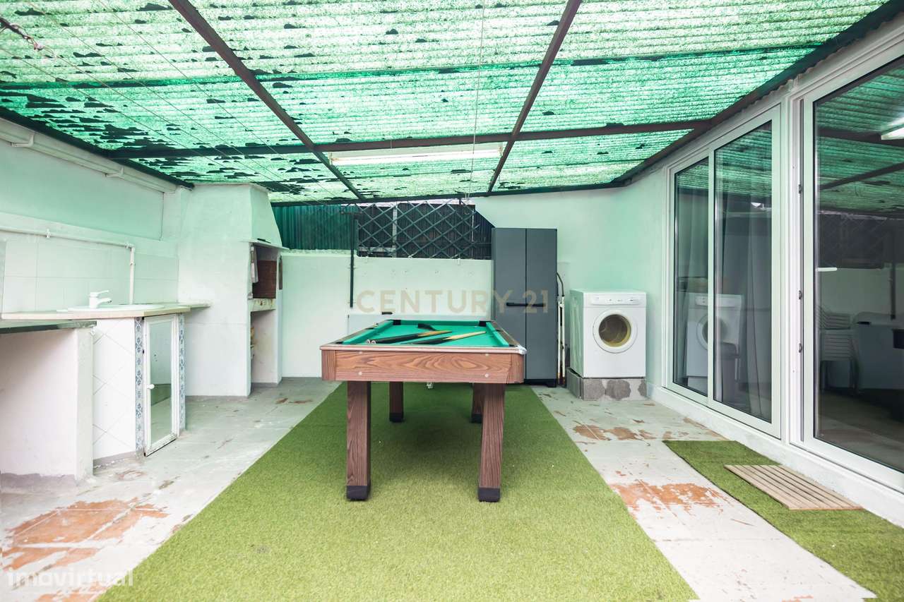 Apartamento T2 totalmente remodelado, localizado no Pinhal Novo,-12