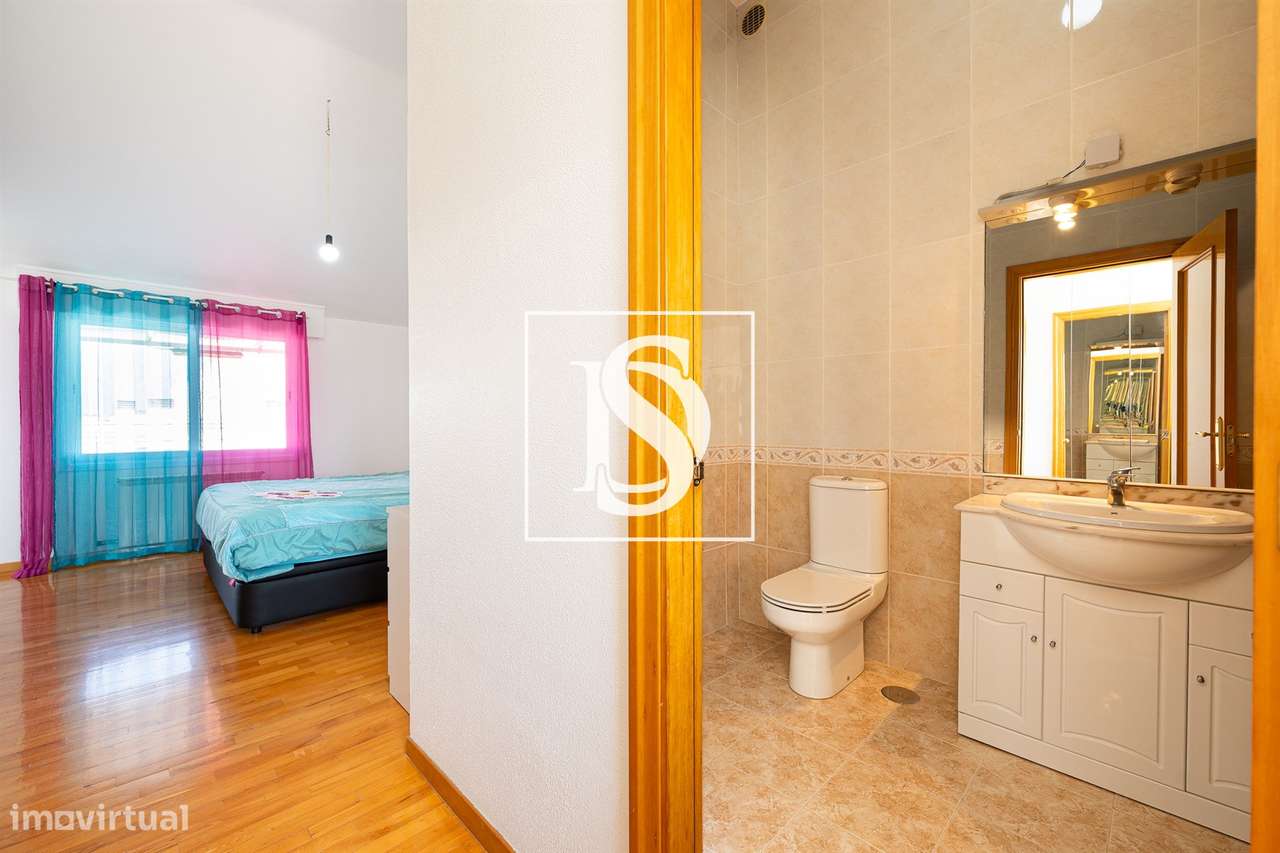 MAGNIFICO T4 DUPLEX URBANIZAÇÃO FONTE DA PRATA-31