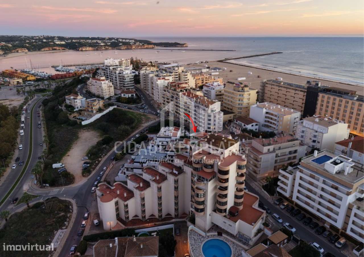 Luxuoso Penthouse T2 Totalmente Remodelado – Portimão, Algarve-24