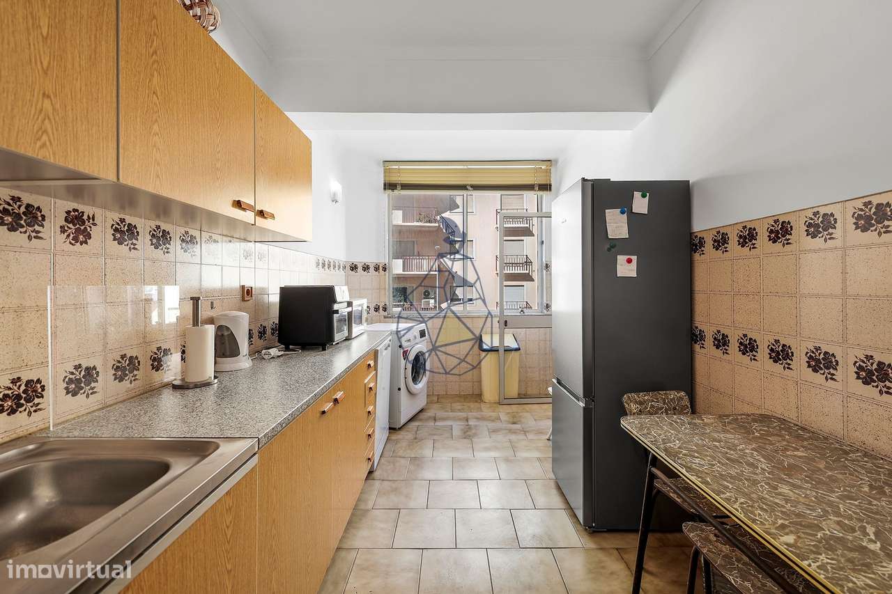 Apartamento T2 com Garagem e Elevador — Portimão-0