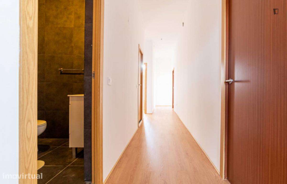 Quarto - localizado em Benfica Lisbon - Grande imagem: 2/6