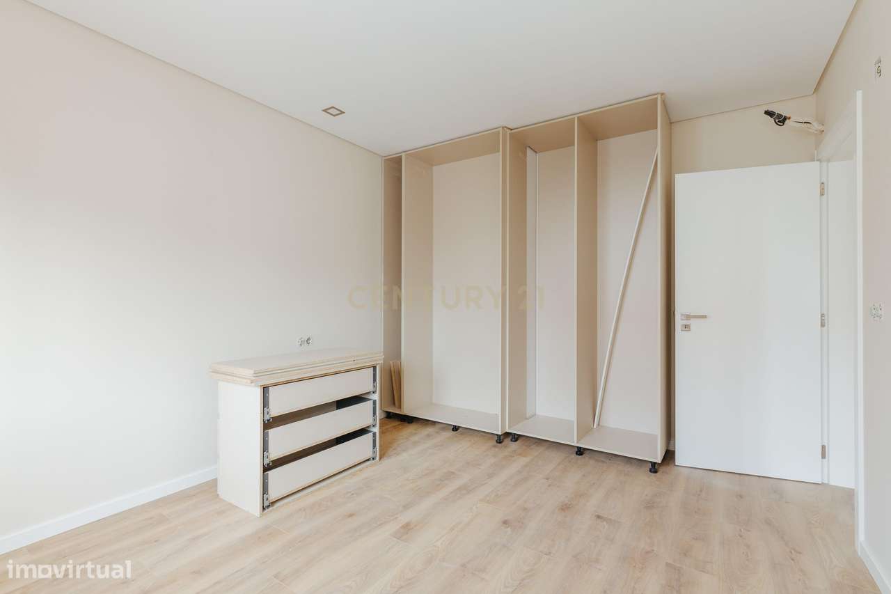 Apartamento T2 Novo com Vista Panorâmica em Loures-26