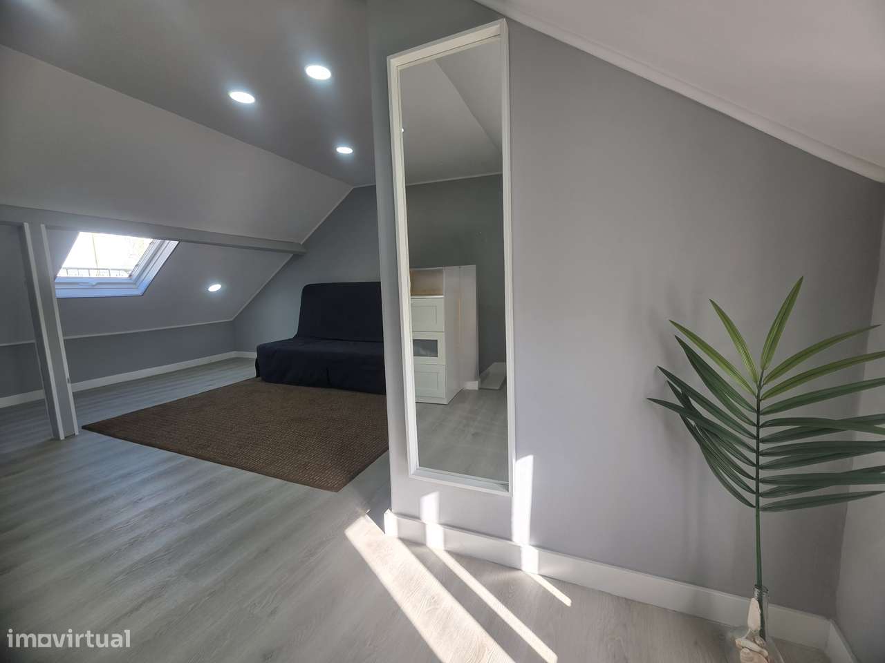 Apartamento T2 Duplex Recuperado - A 70m da Praia do Ouro-23