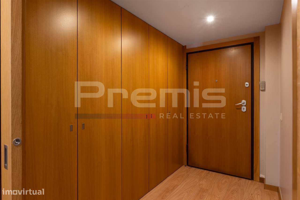 Moradia T5, com jardim e garagem para 4 carros, em Vila Nova de Gaia-2