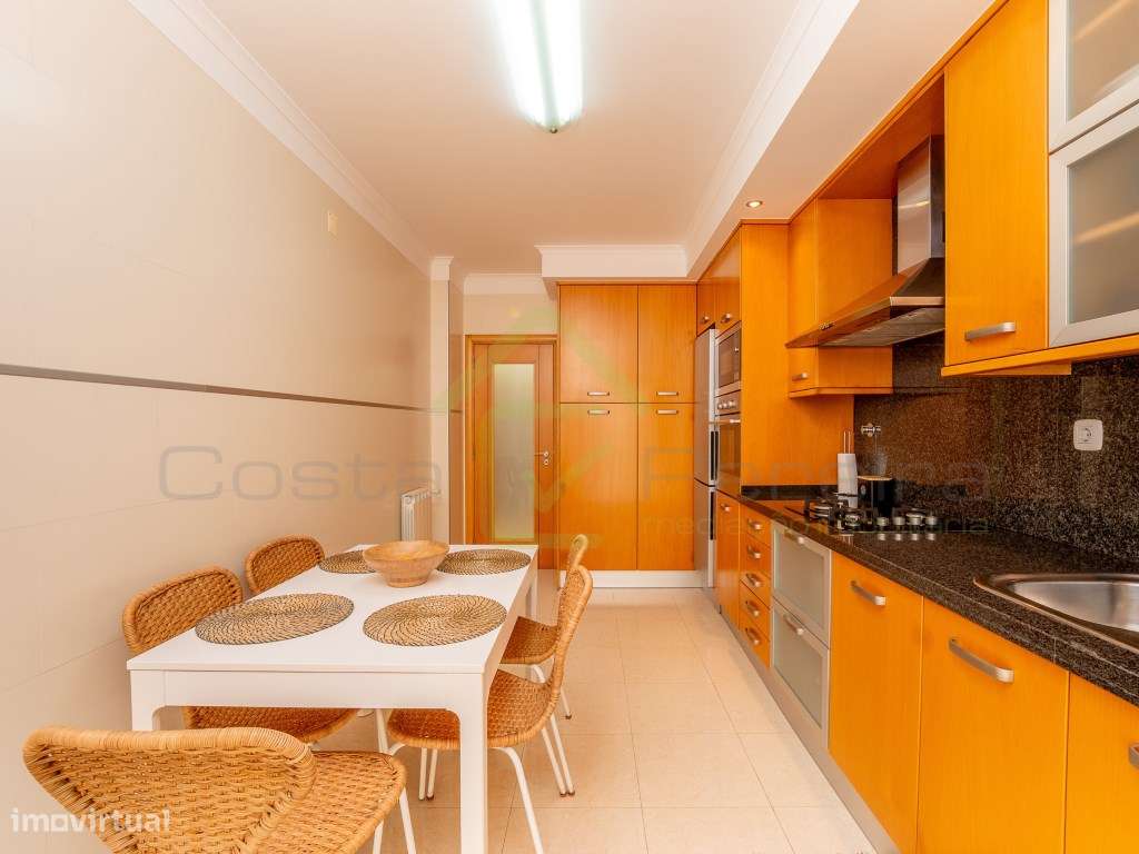 Apartamento T2 no Centro com boas áreas e excelente localização-7