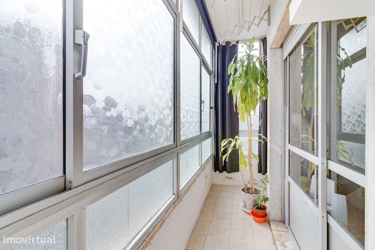 APARTAMENTO T3 | C/ ARRECADAÇÃO | ODIVELAS-19