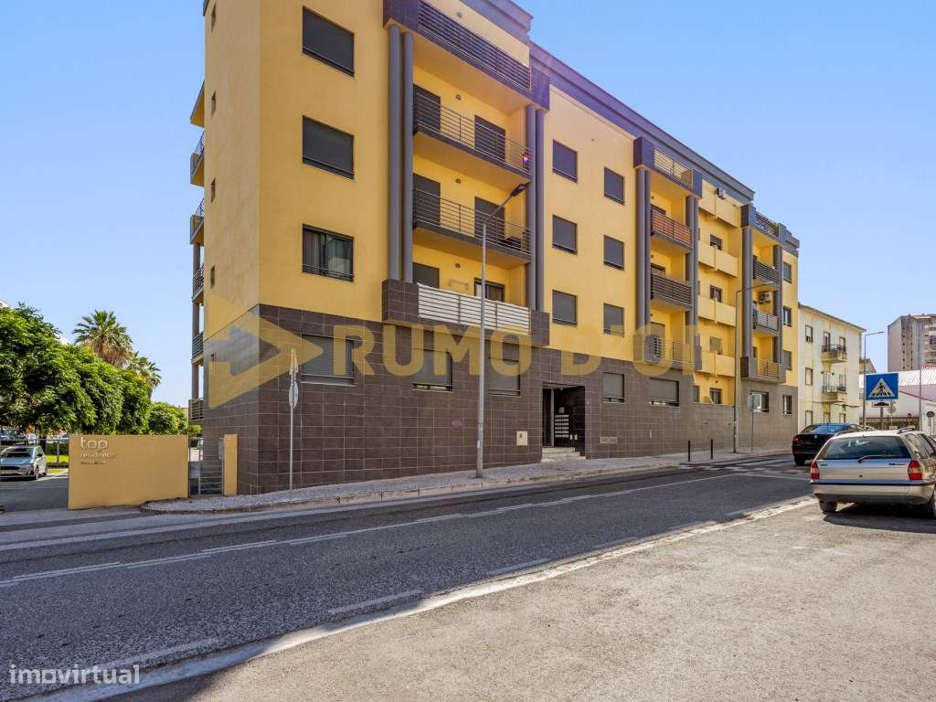 Exclusivo T3 em Condomínio Privado no Carregado com Terraço, Varand...-27