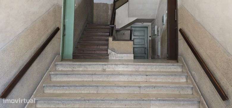 &#127991;&#65039;Apartamento T3 Remodelado em Benfica – Moderno e Cent-31