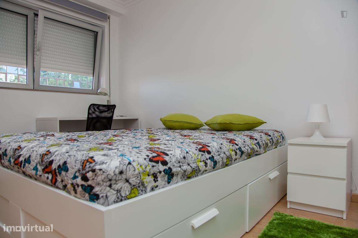 Quarto - localizado em Baixa Coimbra - Grande imagem: 5/9