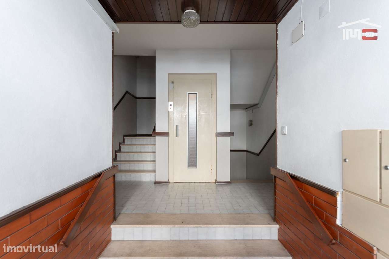 APARTAMENTO T2 COM ELEVADOR E PARQUEAMENTO NA CAVE VISTA MAR LATERA...-21