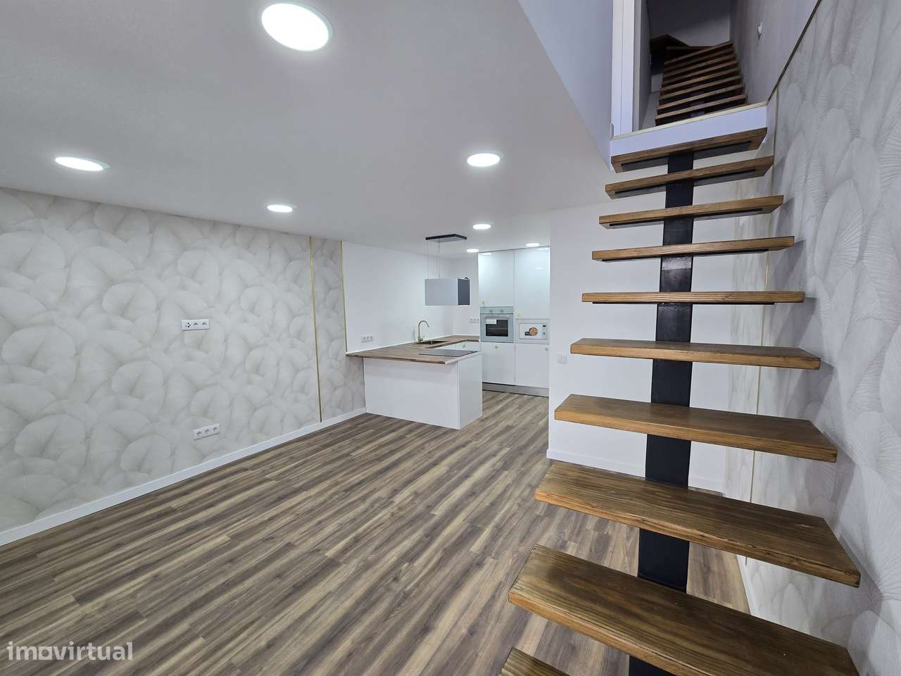 Fantástica Moradia T2 Totalmente Renovada na Zona Histórica de Palmela-15