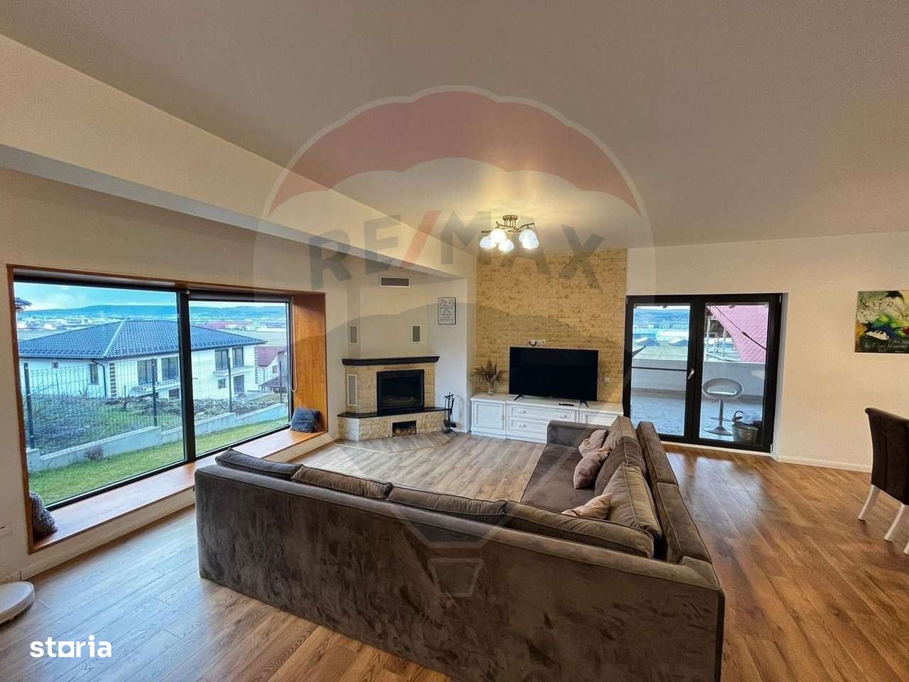 Casă individuală cu 4 dormitoare de vânzare str Planoarelor Dezmir - Imagine principală: 1/17