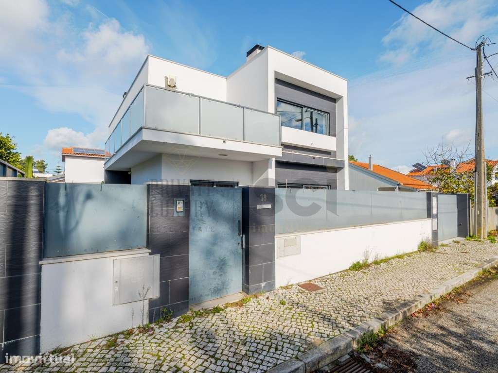 Moradia T4 na Aroeira, contemporânea com piscina e cave-50