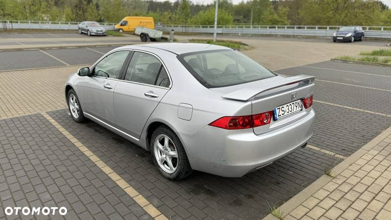 Honda Accord 2.0 LS - 4